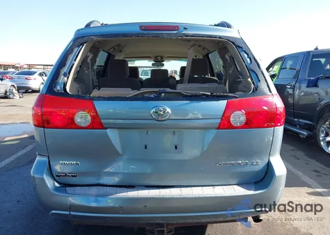 2007 Toyota Sienna Le z USA, uszkodzony, nr VIN 5TDZK23C77S045723